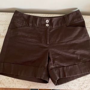White House Black Market cuffed Shorts. Size 00